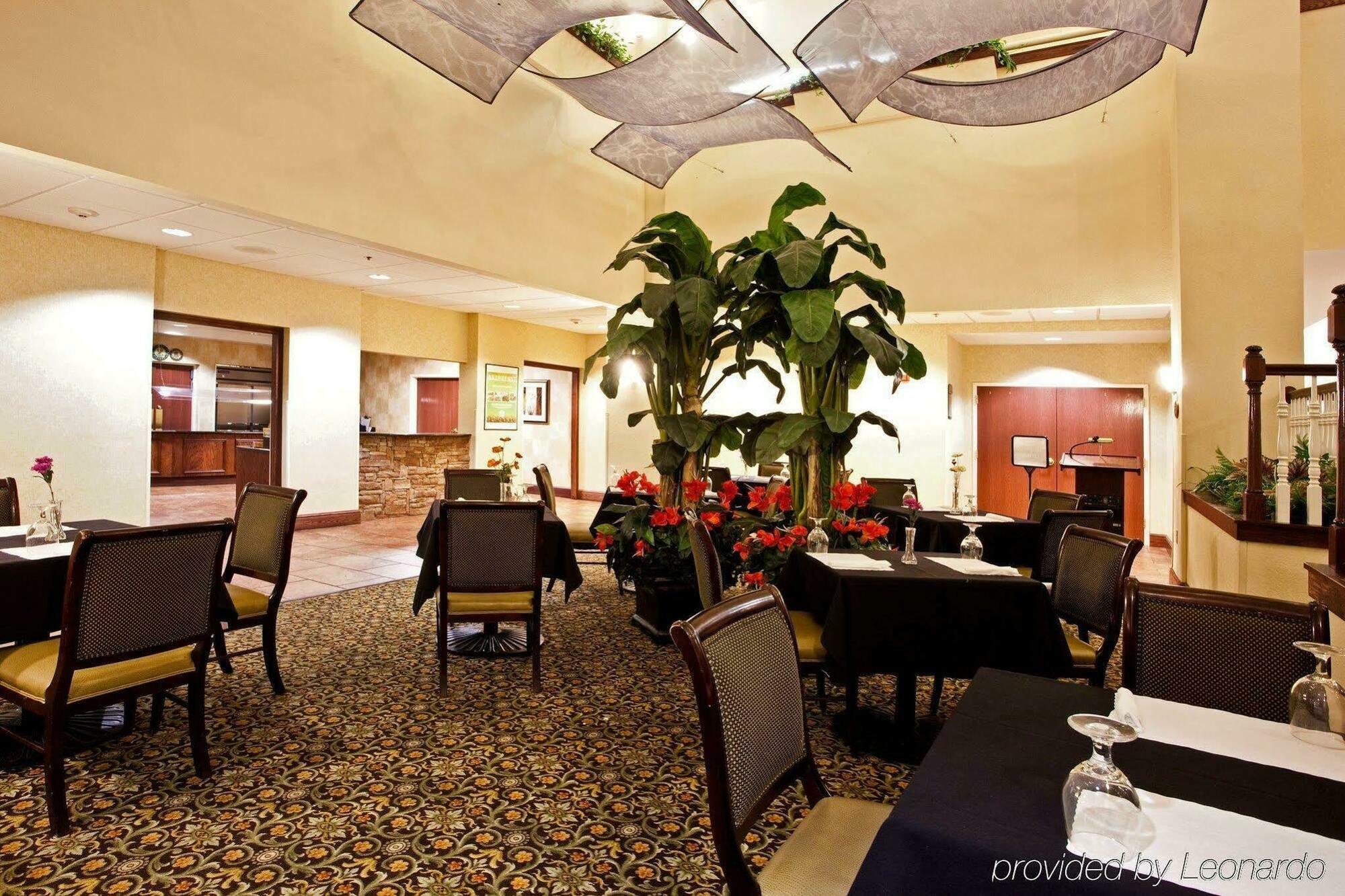 Holiday Inn Hotel & Suites Lake City By Ihg Zewnętrze zdjęcie